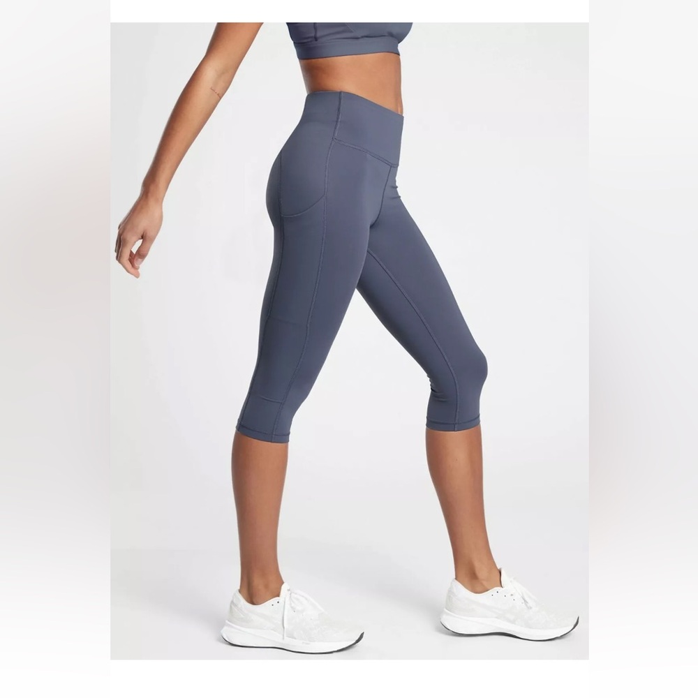 Athleta ultimate stash pocket crop leggings medieval purple sz M